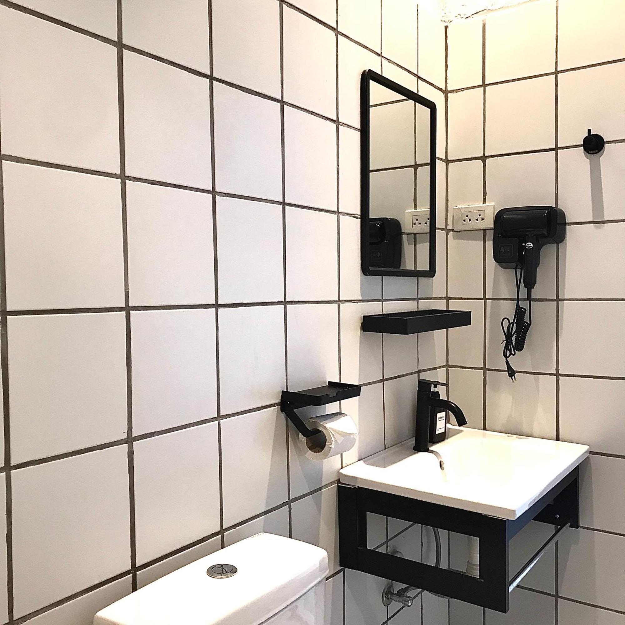 Хостел Beige Poshtels + Netflix Бангкок Экстерьер фото