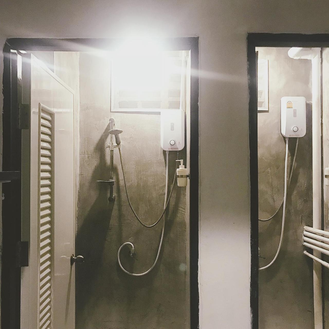 Хостел Beige Poshtels + Netflix Бангкок Экстерьер фото